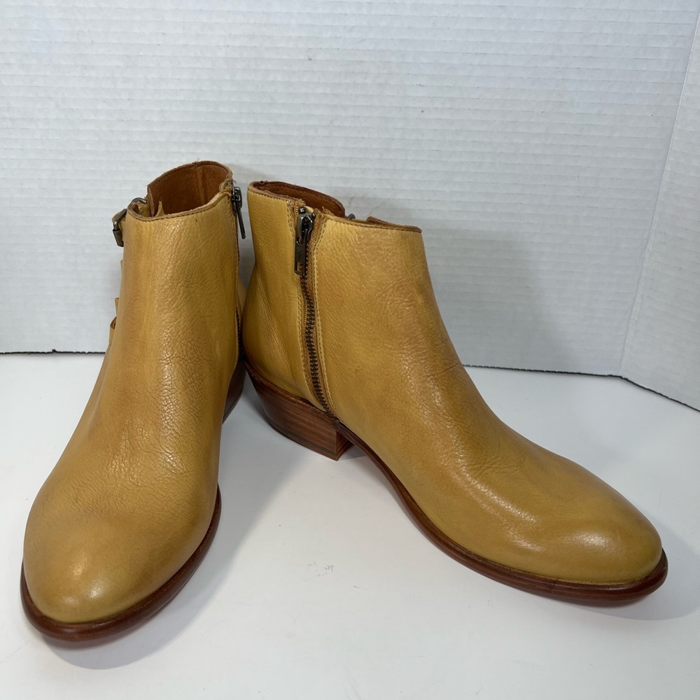 Frye Carson Belted Bootie Size 9B Mustard Leather Western Ankle Boots